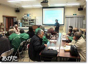 「里山づくり」に関する講義を受講中