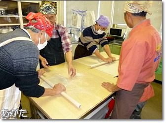 そば打ち道場の様子