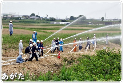 県地区合同 可搬式消防ポンプ 連結放水訓練の様子