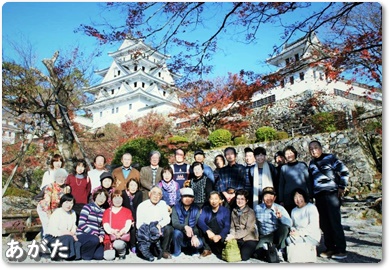 日本一美しい山城といわれる郡上八幡城で記念撮影