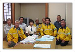 交通安全について情報交換する安全協会役員