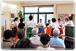 「ラ・フランス」が世界の民族ダンスを楽しく披露